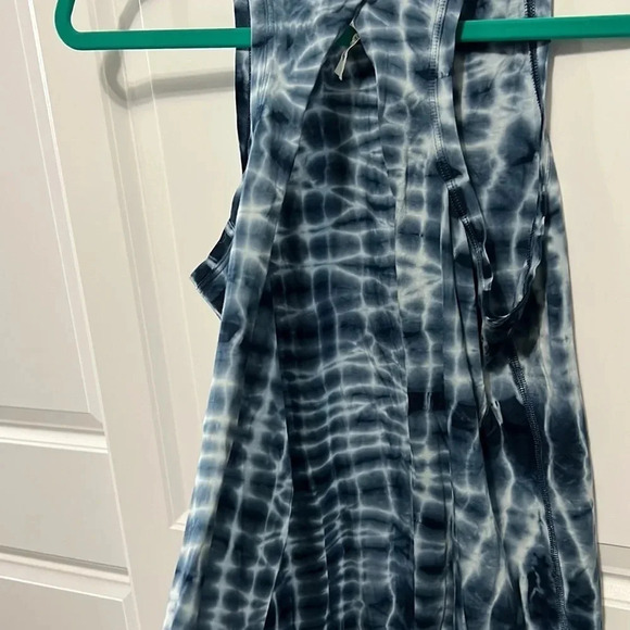 Women’s Lululemon Tank with open back - Picture 3 of 7